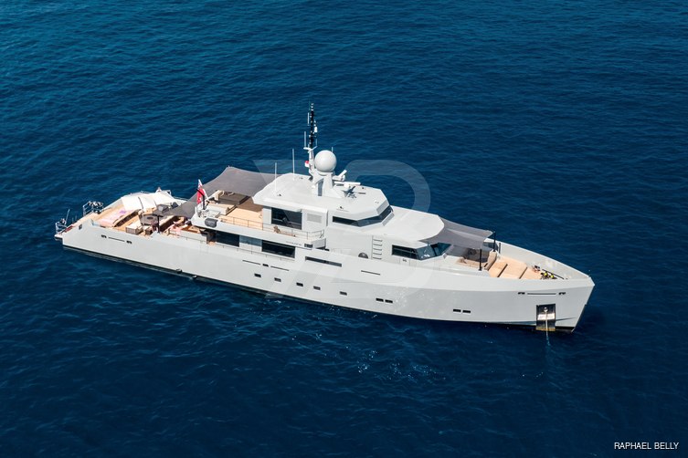 Cyclone yacht exterior 7