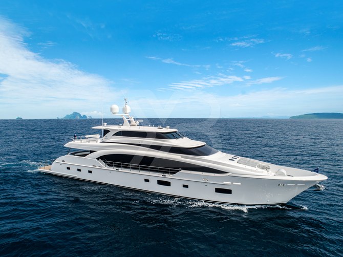 Vin Xan yacht exterior 2