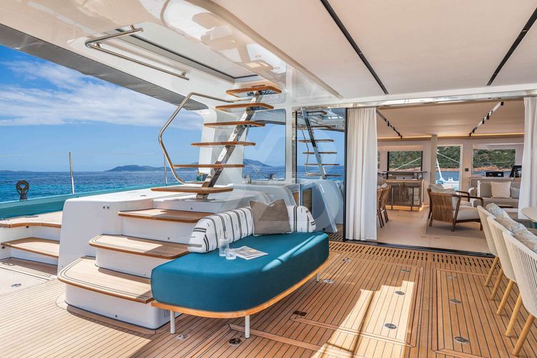 Imladris yacht interior 3