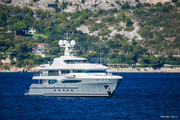 Ventum Maris yacht exterior 9