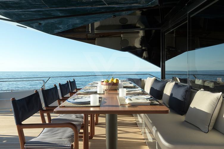 WHY 200/ 06 yacht exterior 5