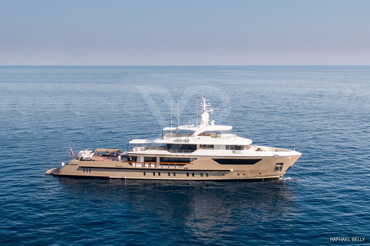 Lars yacht exterior 2