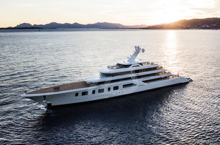 Aquarius yacht exterior 18