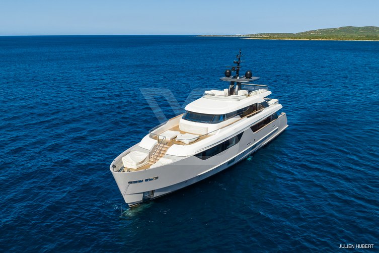 Mouchka yacht exterior 10