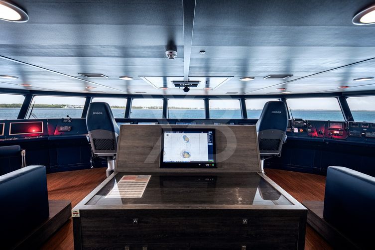 Hodor yacht interior 21