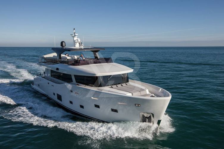 Como yacht exterior 2