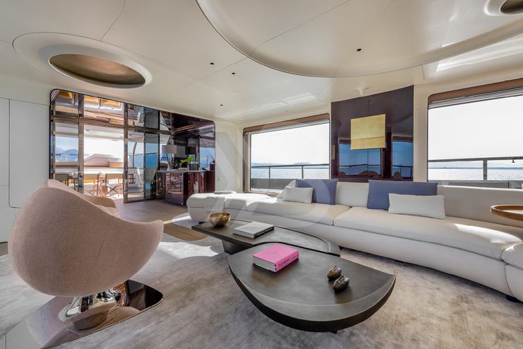 Tanelorn yacht interior 8