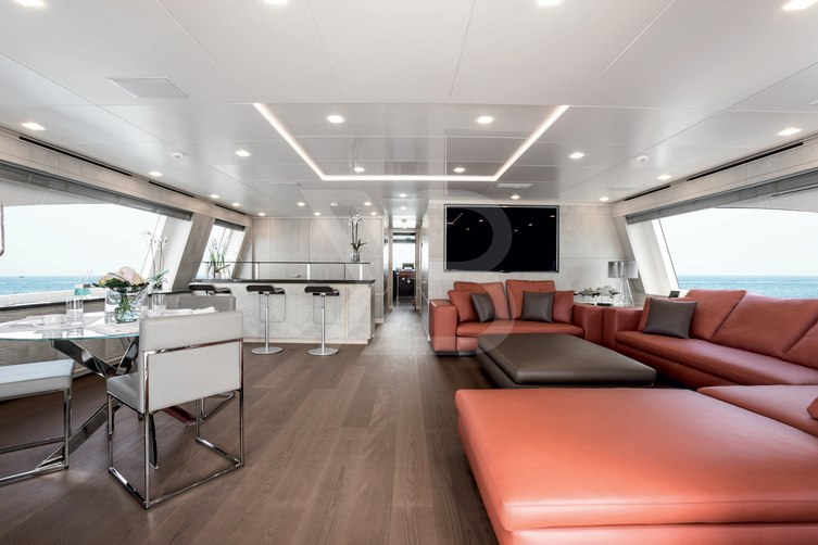 Deliberately Lucky yacht interior 17