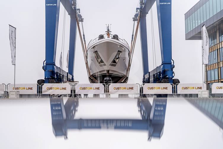 Custom Line 33/34 yacht exterior 8