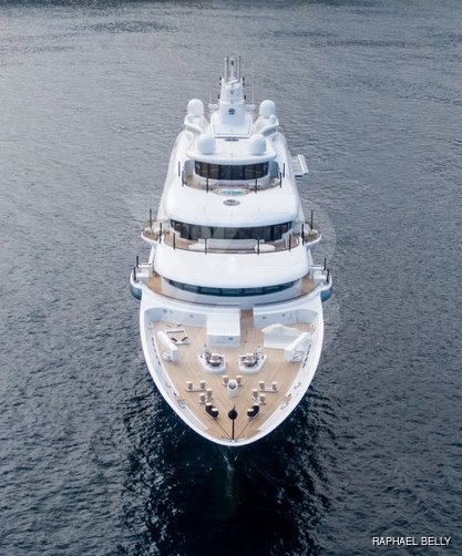 Radiant yacht exterior 3