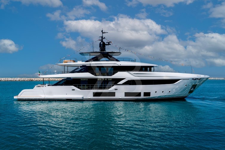 La Vetta yacht exterior 2
