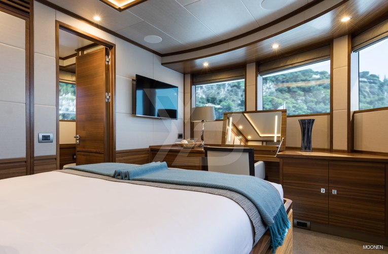 Belle yacht interior 11