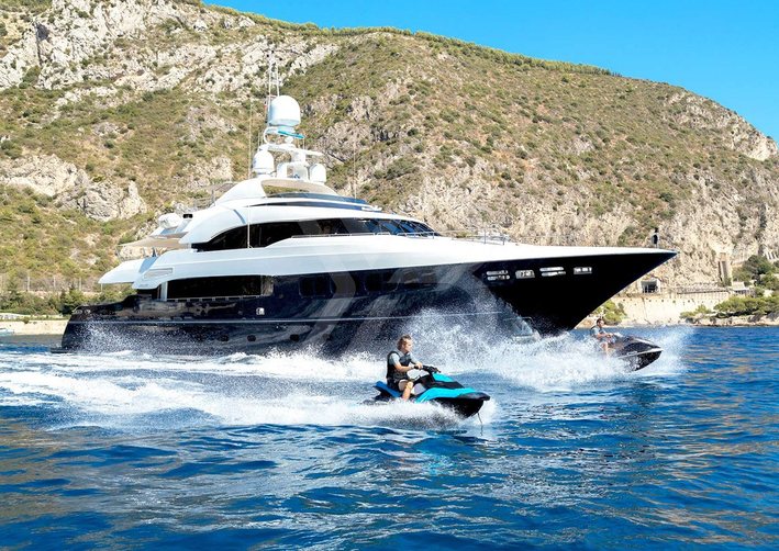 My Way V yacht exterior 2