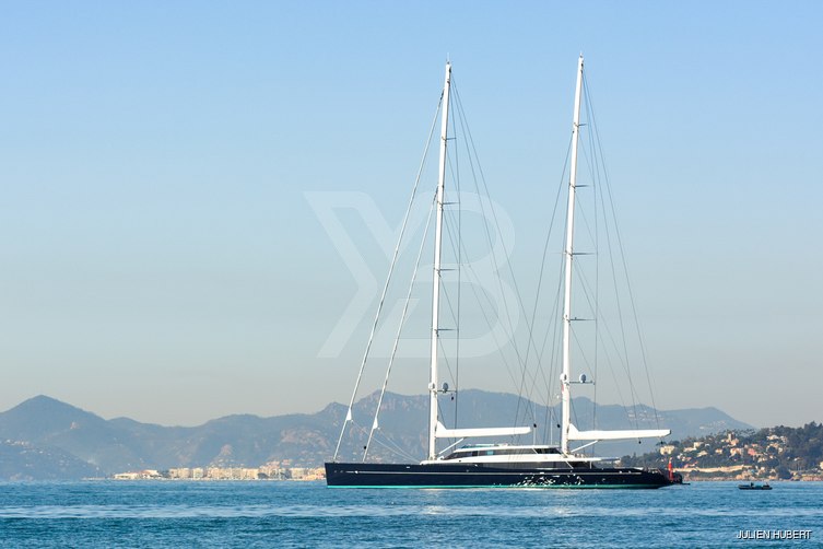 AQuiJo yacht exterior 12