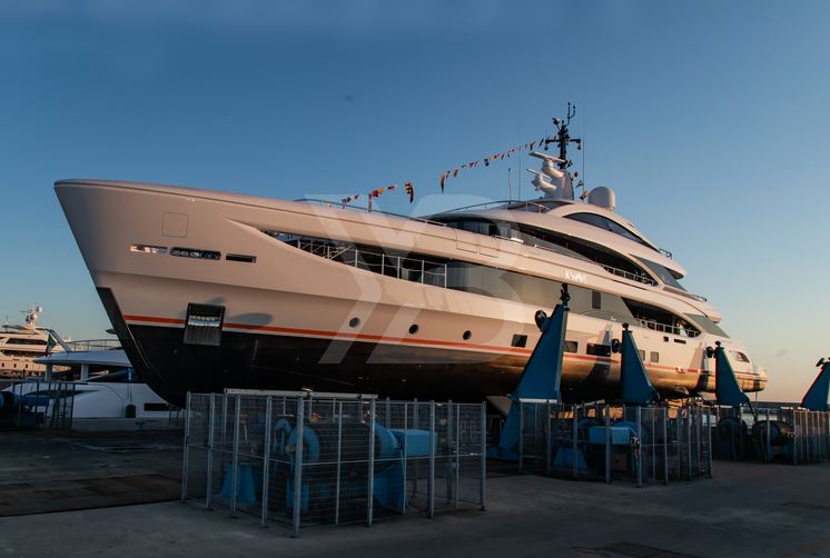 Xwave yacht exterior 2