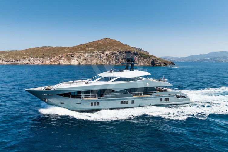 Leonidas yacht exterior 7