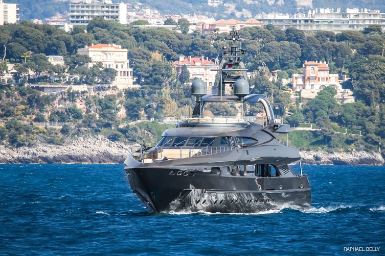 Mrs L yacht exterior 7