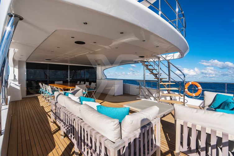 Bella Vita yacht exterior 4