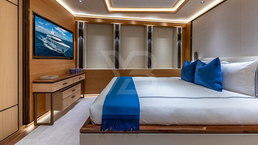 Top Five II yacht interior 15