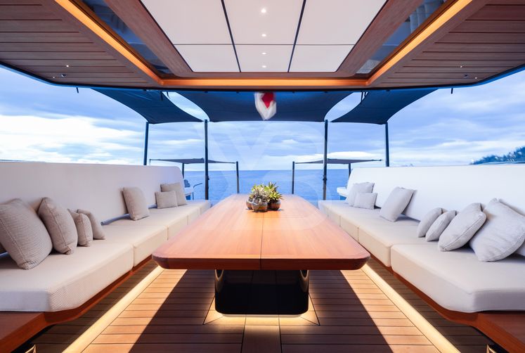 San yacht interior 44