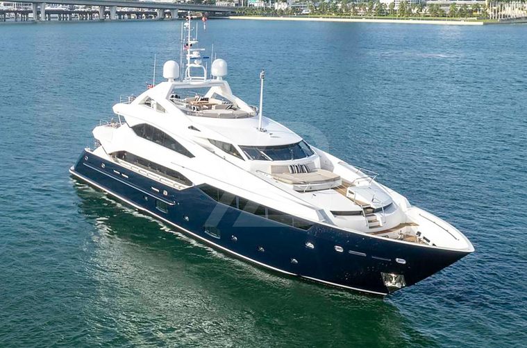 Acacia yacht exterior 2