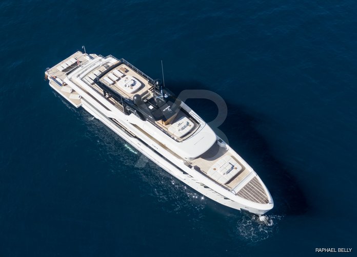 Contigo yacht exterior 30