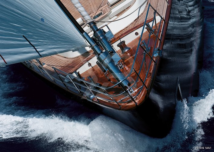 Heritage Of London yacht exterior 4