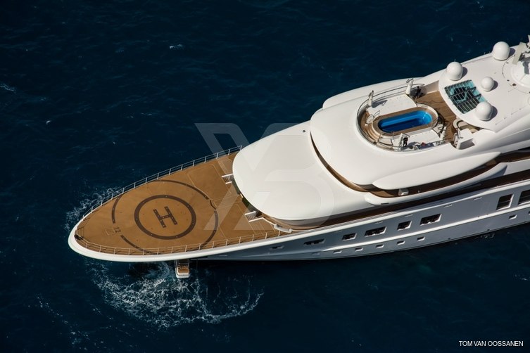 Quantum Blue yacht exterior 10