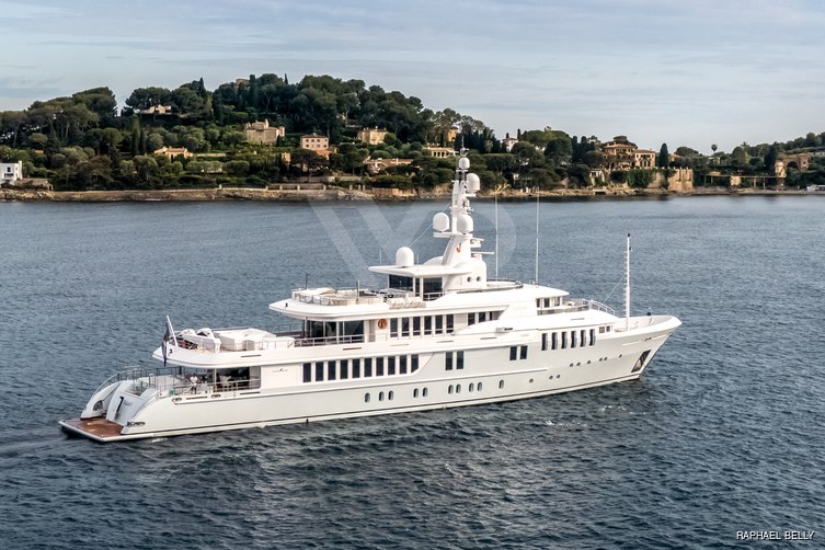 Bella II yacht exterior 9