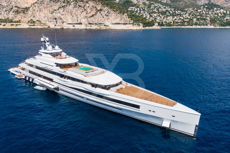 Mar yacht exterior 2