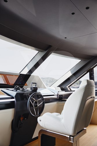 Shabby yacht interior 40