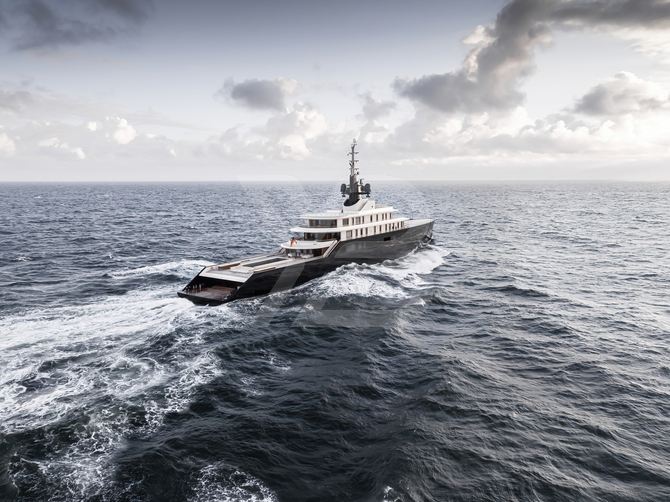 Liva yacht exterior 15