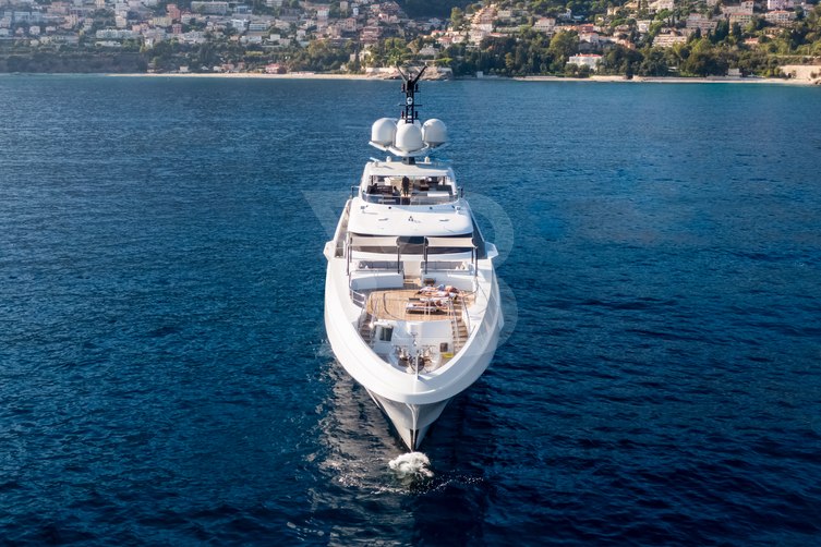 Illusion yacht exterior 3