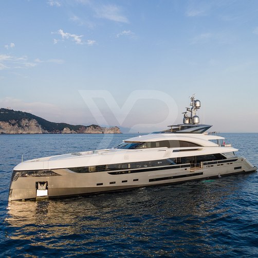 EIV yacht exterior 2