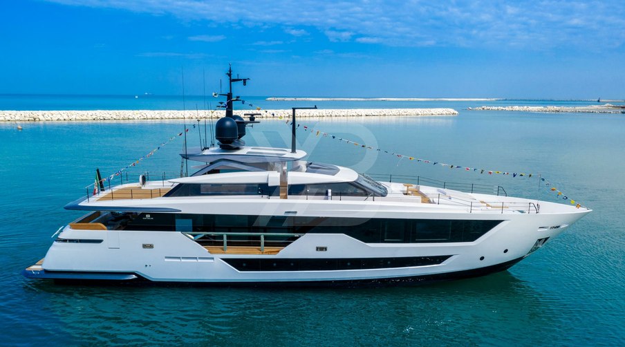 Campari yacht exterior 2