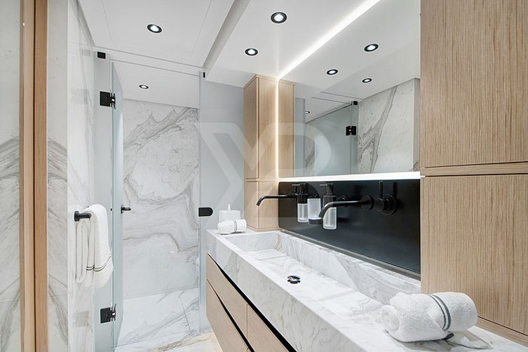 Saint V yacht interior 15