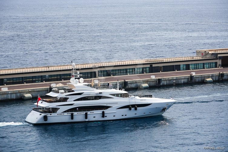 Diane yacht exterior 2