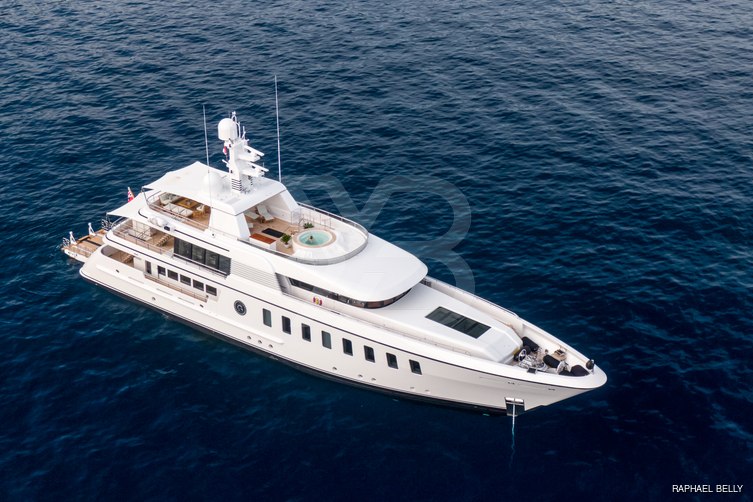 Gladiator yacht exterior 10