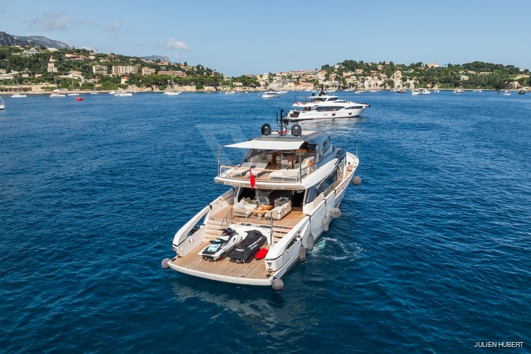 Bella Bianco yacht exterior 8