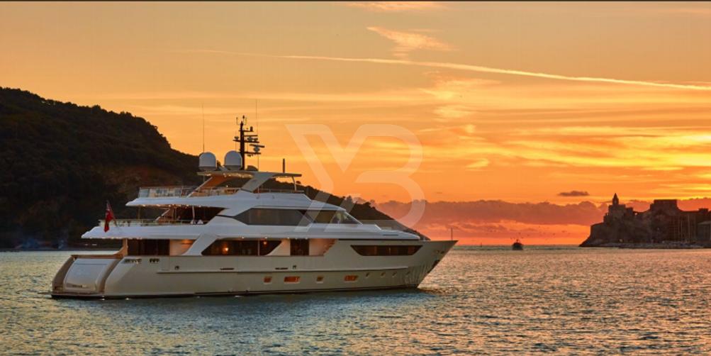 Amara yacht exterior 4