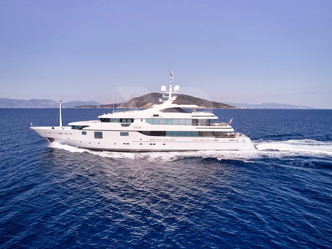 Ora yacht exterior 2