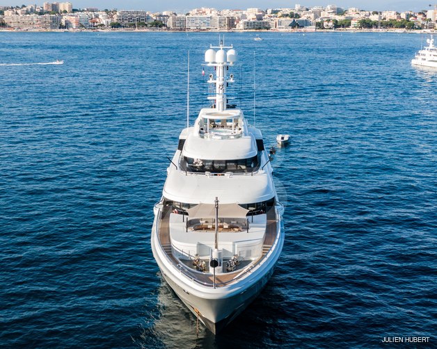 Global yacht exterior 14