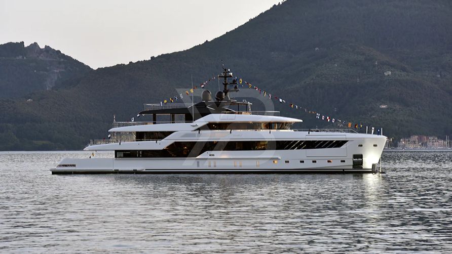 Contigo yacht exterior 32