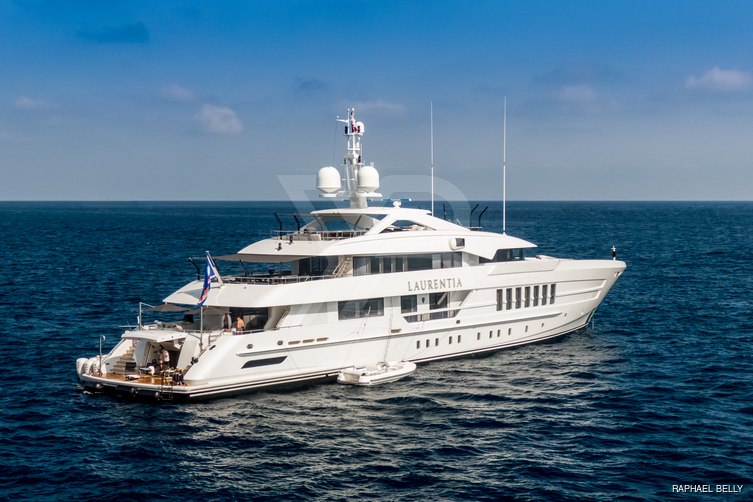 Lusine yacht exterior 45