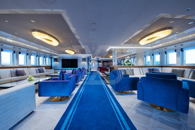 Queen Miri yacht interior 7