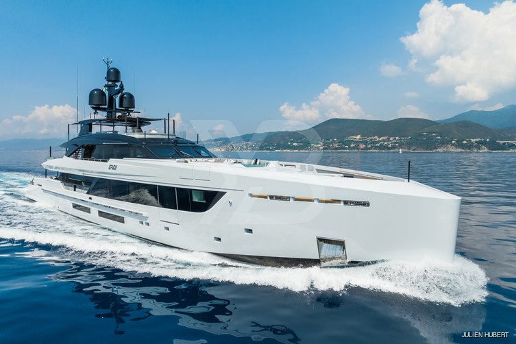 Jimmy yacht exterior 31