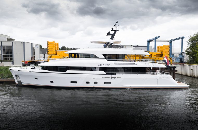 Ad Astra yacht exterior 4