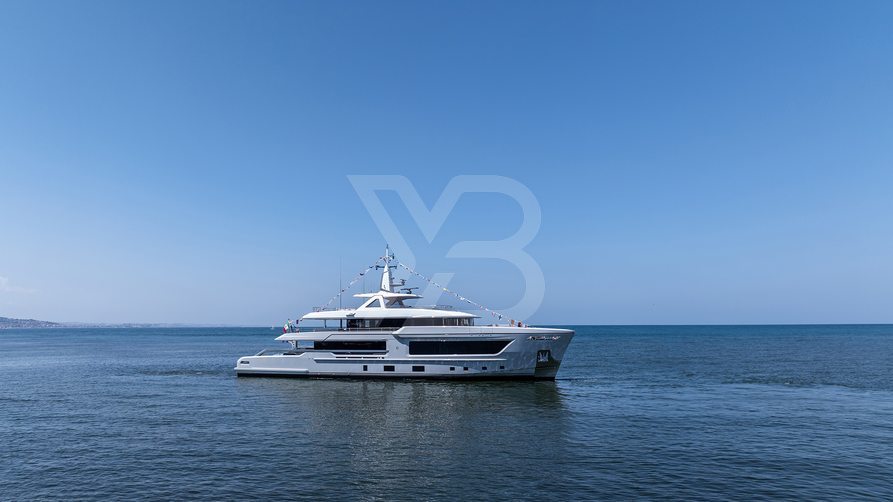 Babbo yacht exterior 4