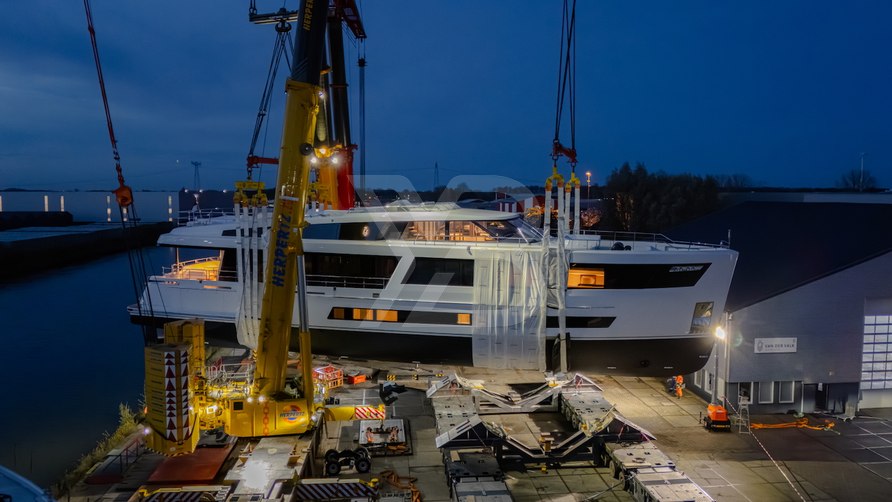 Jangada yacht exterior 5