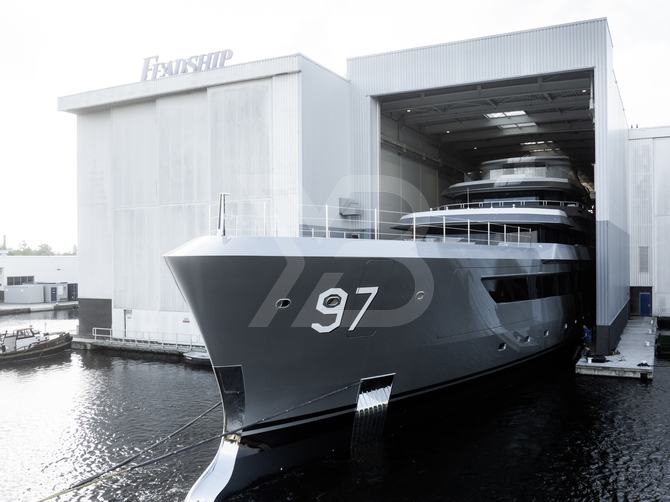 Valor yacht exterior 3